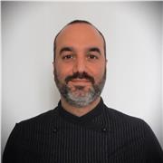 Soy cocinero, tengo formación técnica de cocina y he trabajado haciendo formaciones en las empresas que he trabajado